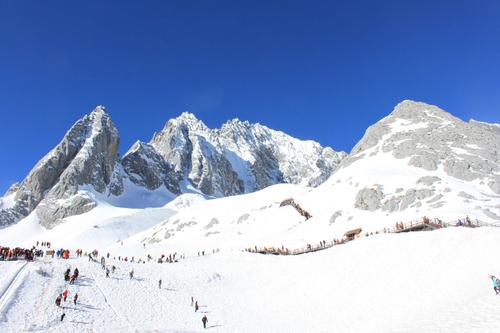 夏天玉龙雪山最冷多少度?玉龙雪山五月温度多少-图2 夏天玉龙雪山最冷多少度?玉龙雪山五月温度多少-图2