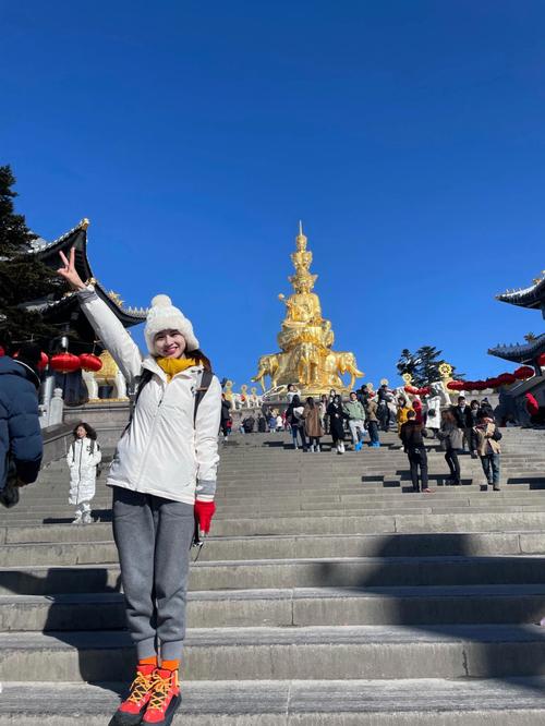 五月份去哪旅游好?五月份爬峨眉山穿多少-图2 五月份去哪旅游好?五月份爬峨眉山穿多少-图2