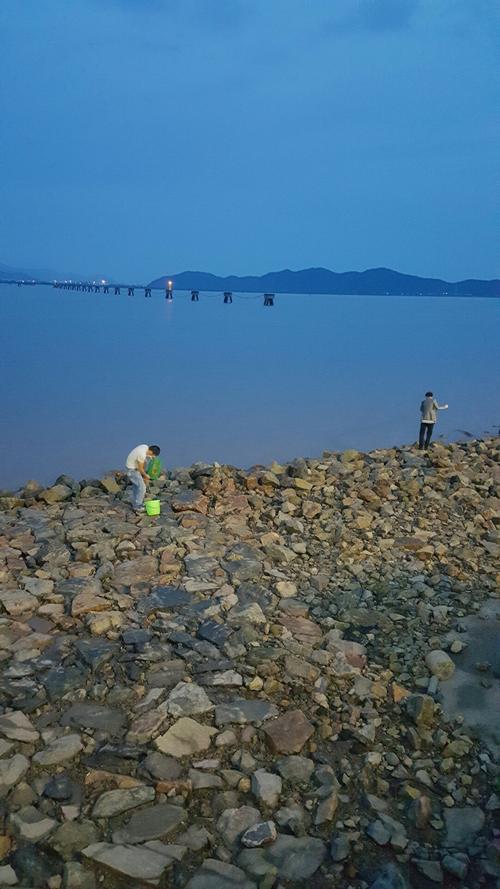 浙江舟山冬天气温怎么样，一般穿什么衣服衣服合适，用穿羽绒服吗？浙江省舟山市天气多少度-图2