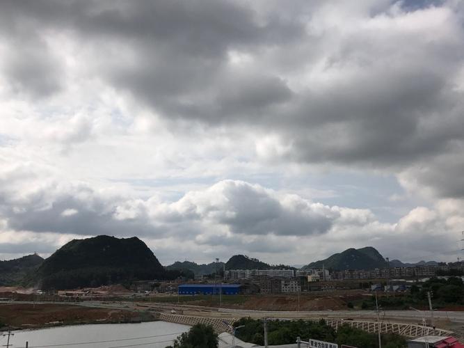 贵州省贵阳市花溪区8月14号下午是否会下雨?花溪天气多少度-图1 贵州省贵阳市花溪区8月14号下午是否会下雨?花溪天气多少度-图1