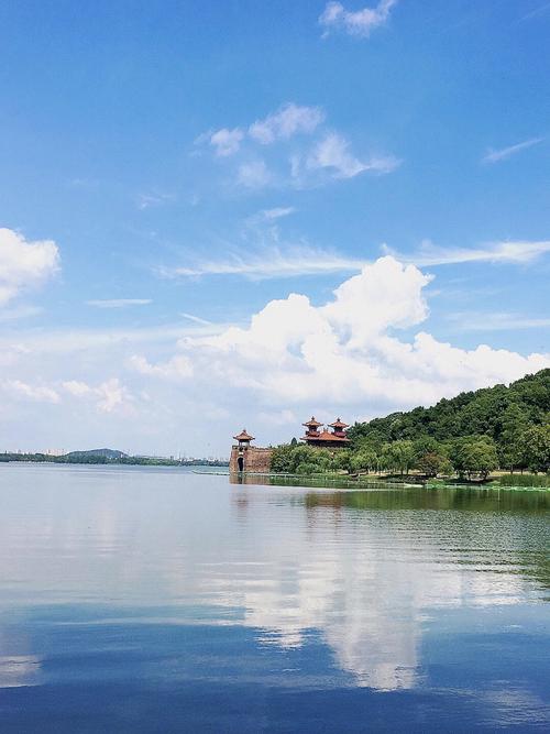 东湖落雁景区怎么去磨山景区?磨山景区一圈多少公里-图2 东湖落雁景区怎么去磨山景区?磨山景区一圈多少公里-图2