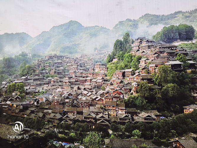 千户苗寨每天接待人数?西江千户苗寨今天多少度-图1 千户苗寨每天接待人数?西江千户苗寨今天多少度-图1