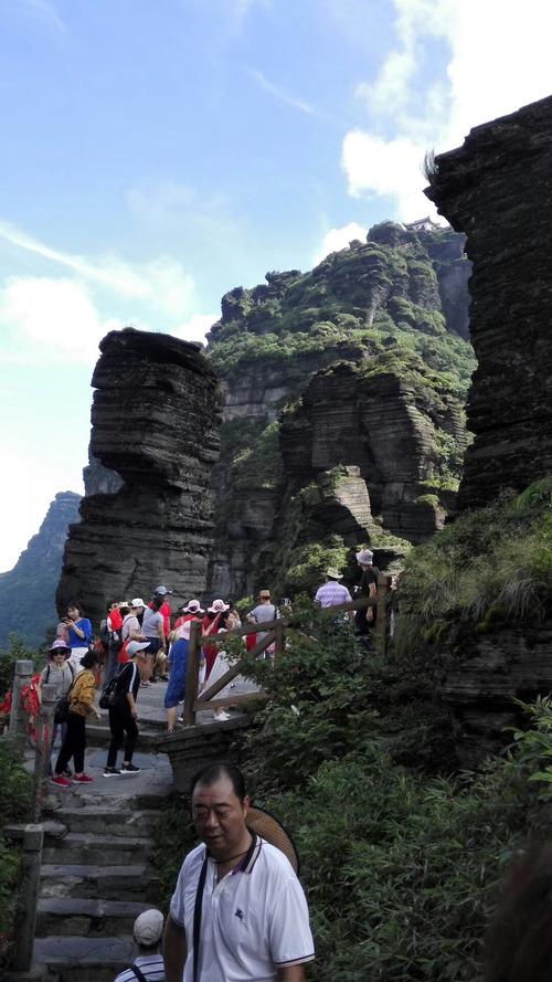 请问梵净山离铜仁要几小时车程?贵州铜仁距离梵净山有多少公里-图2 请问梵净山离铜仁要几小时车程?贵州铜仁距离梵净山有多少公里-图2