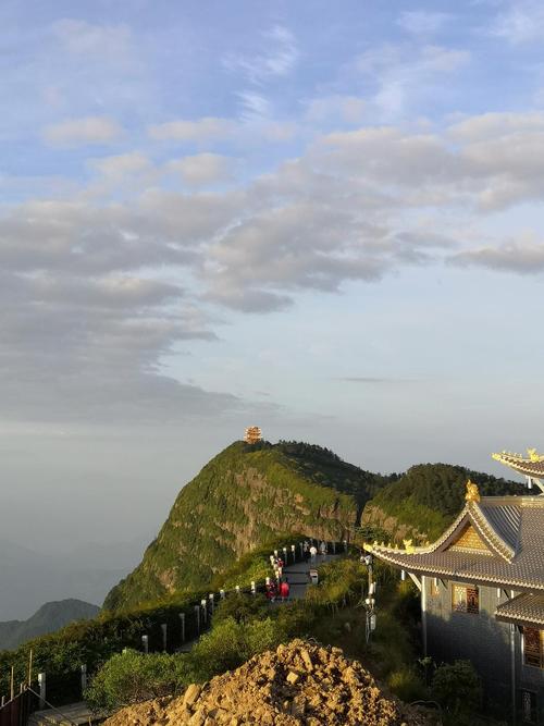 峨眉山金顶温度?今天峨眉山山顶温度多少-图1 峨眉山金顶温度?今天峨眉山山顶温度多少-图1