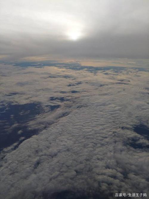 云层一般有多厚?距地面有多高?天空上面温度有多少-图3 云层一般有多厚?距地面有多高?天空上面温度有多少-图3