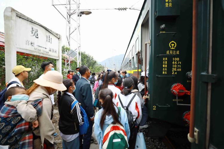5633次列车沿途的景点?四川冕宁泸沽的邮政编码是多少-图1 5633次列车沿途的景点?四川冕宁泸沽的邮政编码是多少-图1