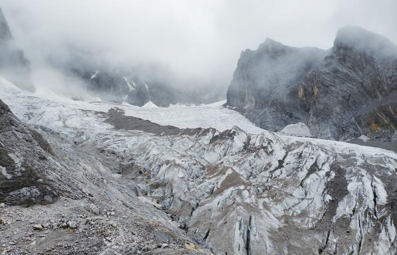 山多高才有雪?海拔多少才降雪的条件-图2 山多高才有雪?海拔多少才降雪的条件-图2