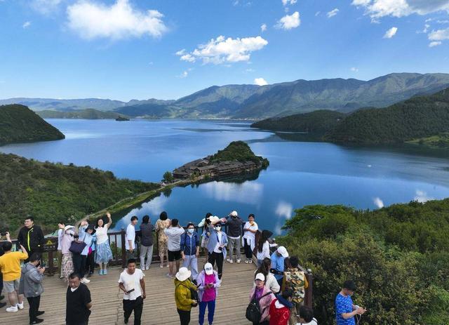 泸沽湖的海拔?宁蒗县海拔有多少-图1 泸沽湖的海拔?宁蒗县海拔有多少-图1