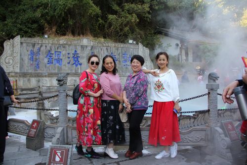 腾冲10月份天气适合穿的衣服?腾冲明天的温度是多少钱-图2 腾冲10月份天气适合穿的衣服?腾冲明天的温度是多少钱-图2