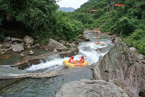 八乡山漂流与龙鲸河漂流哪个好些？梅州至大青溪镇多少公里-图3