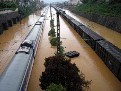 高铁受韶关暴雨影响吗?韶关06年洪灾死了多少人-图2 高铁受韶关暴雨影响吗?韶关06年洪灾死了多少人-图2