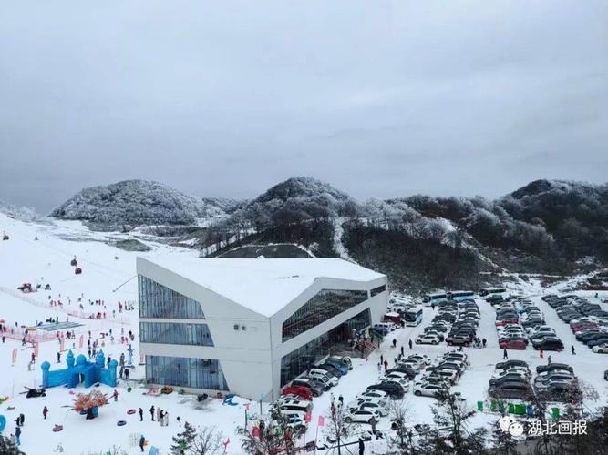 巴东绿葱坡滑雪场营业时间?巴东县到绿葱坡多少钱-图2 巴东绿葱坡滑雪场营业时间?巴东县到绿葱坡多少钱-图2