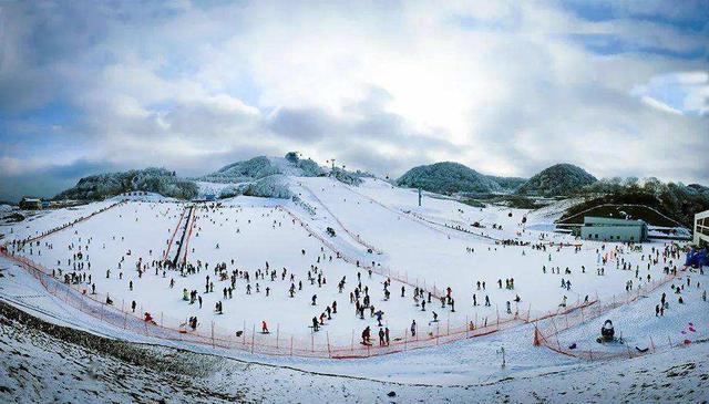 巴东绿葱坡滑雪场营业时间?巴东县到绿葱坡多少钱-图3 巴东绿葱坡滑雪场营业时间?巴东县到绿葱坡多少钱-图3
