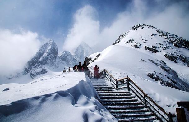 一岁多小孩去玉龙雪山有影响吗?小玉龙雪山的海拔多少-图1 一岁多小孩去玉龙雪山有影响吗?小玉龙雪山的海拔多少-图1