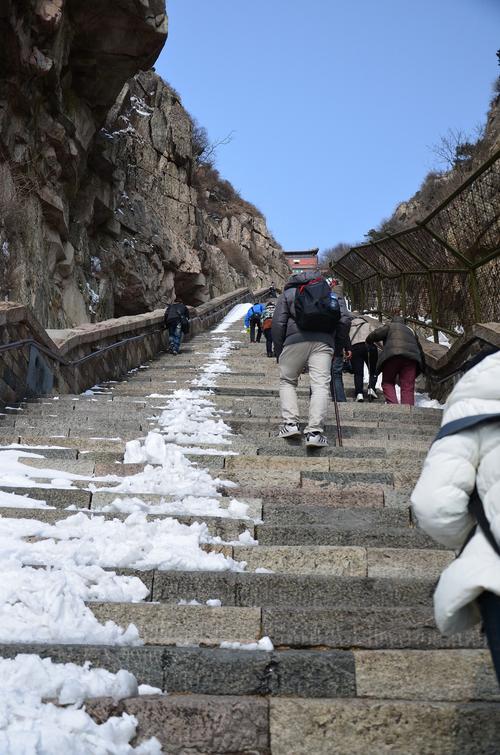 5月份白天爬泰山冷吗?山东往年五一多少度-图3 5月份白天爬泰山冷吗?山东往年五一多少度-图3