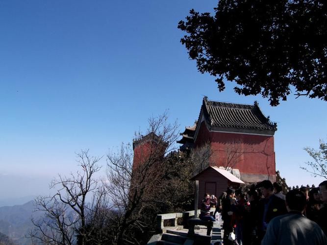 十月份去武当山穿什么衣服?武当山十月气温是多少-图3 十月份去武当山穿什么衣服?武当山十月气温是多少-图3