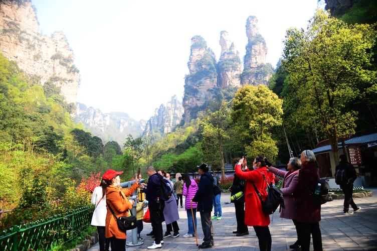 张家界的温度如何,最适合穿什么衣服?6月1日张家界温度是多少-图2 张家界的温度如何,最适合穿什么衣服?6月1日张家界温度是多少-图2