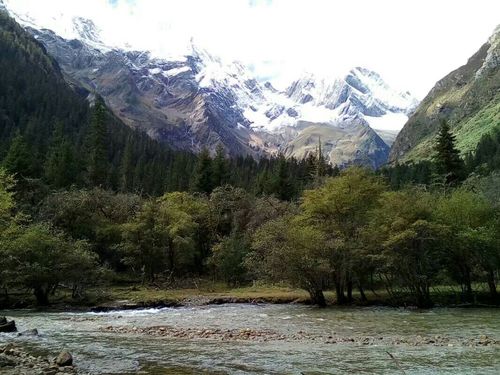 四姑娘山哪个季节多雨?四姑娘山的明天的天气是多少-图2 四姑娘山哪个季节多雨?四姑娘山的明天的天气是多少-图2