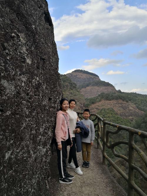 五指山冬天湿冷吗?五指山历史最高气温是多少度-图1 五指山冬天湿冷吗?五指山历史最高气温是多少度-图1
