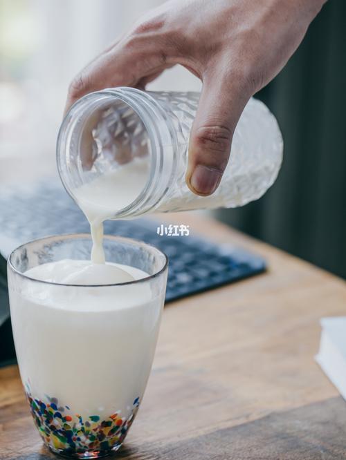 牛奶用多少度的水去冲比较好?天气冷泡牛奶多少度合适-图3 牛奶用多少度的水去冲比较好?天气冷泡牛奶多少度合适-图3