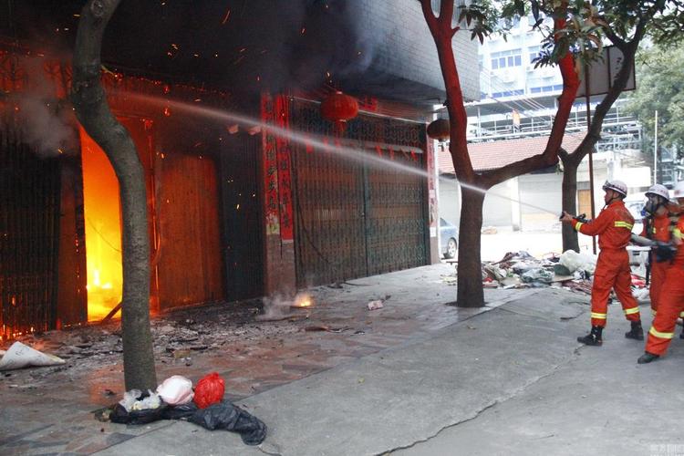 邻居火灾将我家店面烧毁,怎么赔偿?店铺火险一年交多少钱-图1 邻居火灾将我家店面烧毁,怎么赔偿?店铺火险一年交多少钱-图1