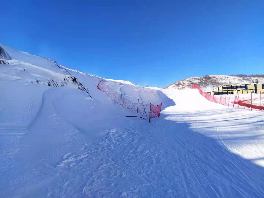 张家口滑雪场夏天能去么?张家口滑雪场多少度-图2 张家口滑雪场夏天能去么?张家口滑雪场多少度-图2