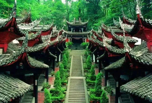 青城山山顶的海拔是多少?青城山多少海拔-图2 青城山山顶的海拔是多少?青城山多少海拔-图2