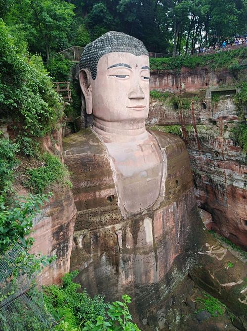 峨眉山和乐山大佛适合什么季节去?峨眉山8月温度多少-图1 峨眉山和乐山大佛适合什么季节去?峨眉山8月温度多少-图1