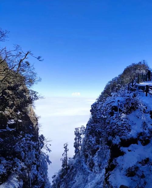 8月份去峨眉山需要带厚衣服吗?峨眉山8月温度多少钱-图3 8月份去峨眉山需要带厚衣服吗?峨眉山8月温度多少钱-图3