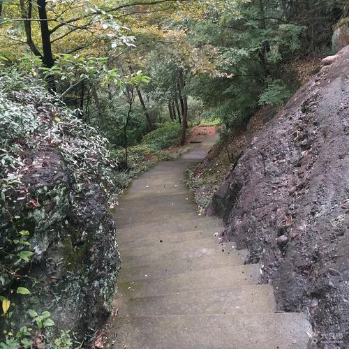 义乌德胜岩景区爬上去需要多久?义乌德胜岩多少米-图1 义乌德胜岩景区爬上去需要多久?义乌德胜岩多少米-图1