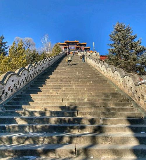 白天登泰山穿什么衣服?五台山三月份多少度-图1 白天登泰山穿什么衣服?五台山三月份多少度-图1