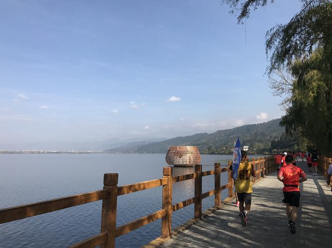 西昌邛海风景马拉松多少度?西昌邛海夏天温度多少-图2 西昌邛海风景马拉松多少度?西昌邛海夏天温度多少-图2