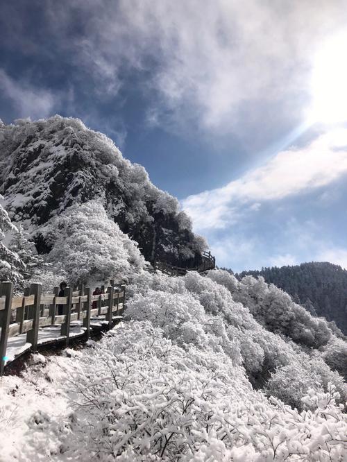 西岭雪山最近几天山上温度大约多少?西岭雪山冬天温度多少-图2 西岭雪山最近几天山上温度大约多少?西岭雪山冬天温度多少-图2