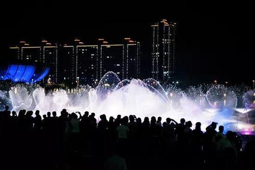 国庆苍南灵溪音乐喷泉开放时间?今天苍南灵溪多少度-图1 国庆苍南灵溪音乐喷泉开放时间?今天苍南灵溪多少度-图1