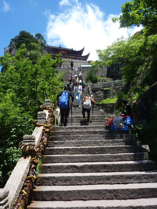 九华山3月穿什么?今天九华山的温度是多少钱-图3 九华山3月穿什么?今天九华山的温度是多少钱-图3