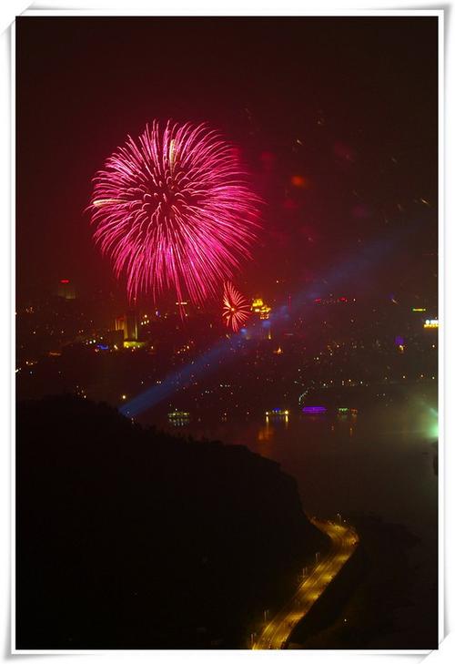 宜宾烟花汇演时间及地点?国庆宜宾温度多少度呢-图3 宜宾烟花汇演时间及地点?国庆宜宾温度多少度呢-图3
