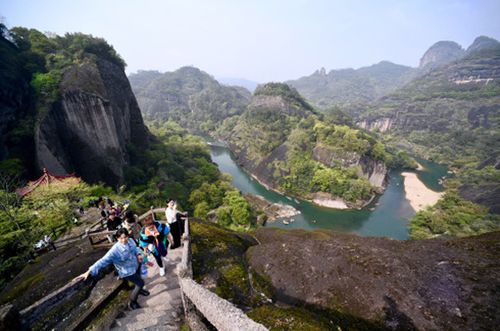 武夷山现在适合穿什么衣服?武夷山明天温度多少-图1 武夷山现在适合穿什么衣服?武夷山明天温度多少-图1
