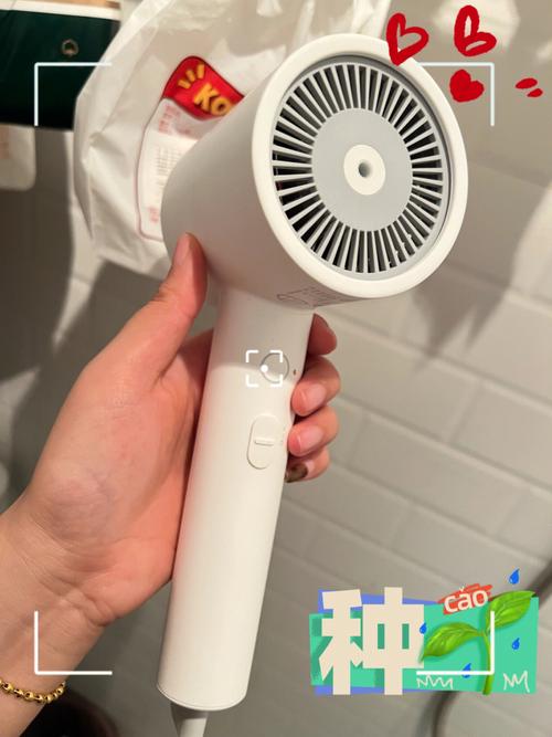 吹风机本来风速挺小的,开大风声音也是平的,可今天忽然特别大声,一开都吓一跳,是不是里面风扇有毛病了?今日风速多少级-图3 吹风机本来风速挺小的,开大风声音也是平的,可今天忽然特别大声,一开都吓一跳,是不是里面风扇有毛病了?今日风速多少级-图3