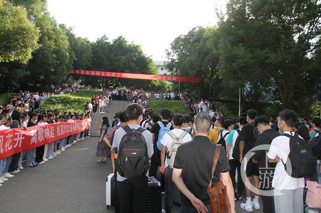 重庆巫山中学五校联考有哪五校?忠县清华北大奖多少-图1 重庆巫山中学五校联考有哪五校?忠县清华北大奖多少-图1