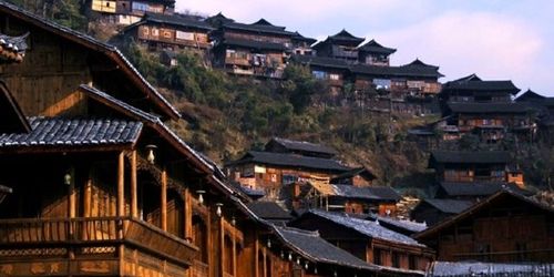 凤凰古城山江苗寨可以住吗?山江到凤凰有多少公里-图2 凤凰古城山江苗寨可以住吗?山江到凤凰有多少公里-图2