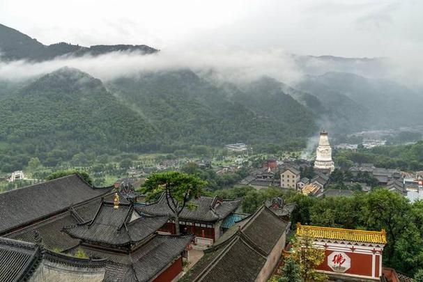 去五台山必须烧香吗?五台山上香多少根-图1 去五台山必须烧香吗?五台山上香多少根-图1