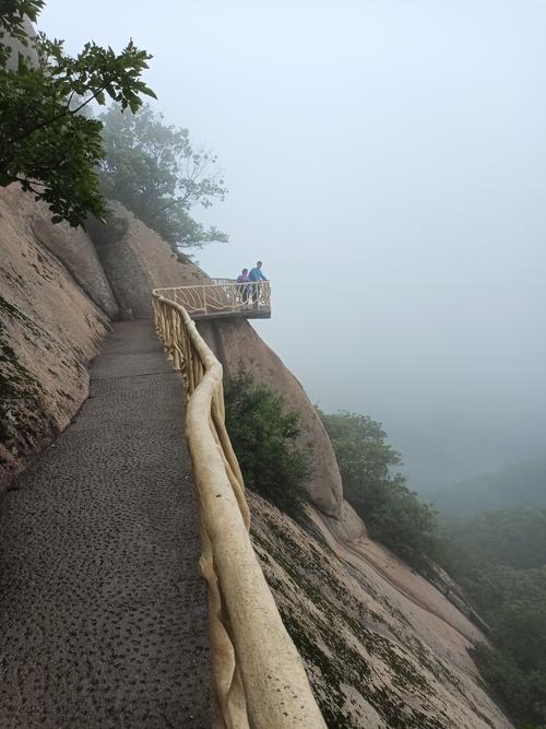 丹东凤凰山下雨能爬吗、下雨景色还好吗?今天丹东地区有雨吗多少度-图2 丹东凤凰山下雨能爬吗、下雨景色还好吗?今天丹东地区有雨吗多少度-图2