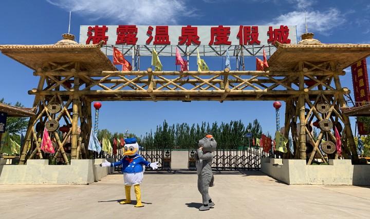 通辽湛露村水上乐园都有哪些?库伦大青沟门嫖多少-图2 通辽湛露村水上乐园都有哪些?库伦大青沟门嫖多少-图2