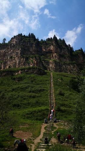 芦芽山风景区穿什么衣服?卢牙山景区夏天多少度-图1 芦芽山风景区穿什么衣服?卢牙山景区夏天多少度-图1