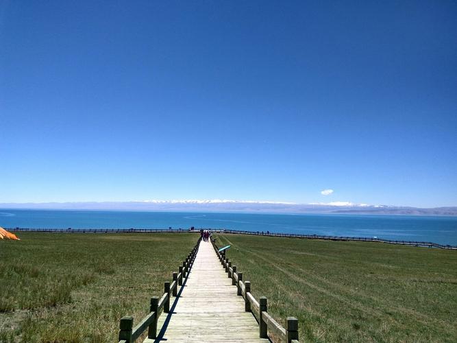 青海湖6月初好玩吗?青海湖6月气温多少度-图1 青海湖6月初好玩吗?青海湖6月气温多少度-图1