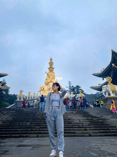 4月上峨眉金顶穿什么衣服?峨眉山天气预报晴天多少天-图2 4月上峨眉金顶穿什么衣服?峨眉山天气预报晴天多少天-图2