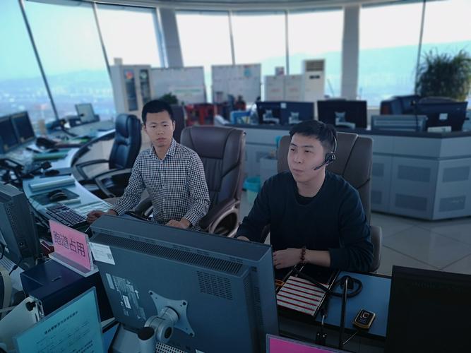 我想了解一下现在云南空管局做气象方面工作的待遇怎么样,刚毕业的本科生和研究生有哪些区别?气象主持人工资多少-图1 我想了解一下现在云南空管局做气象方面工作的待遇怎么样,刚毕业的本科生和研究生有哪些区别?气象主持人工资多少-图1