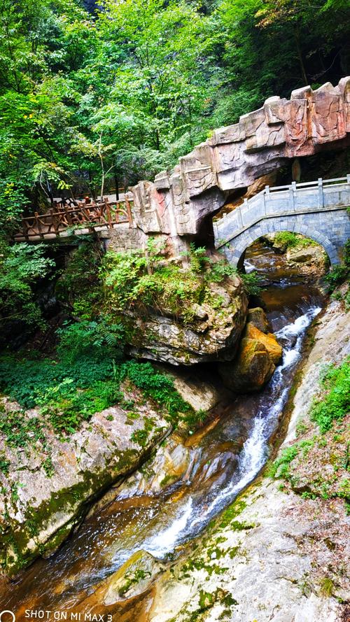 去金丝大峡谷能穿裙子吗?巴山大峡谷气温多少度-图2 去金丝大峡谷能穿裙子吗?巴山大峡谷气温多少度-图2