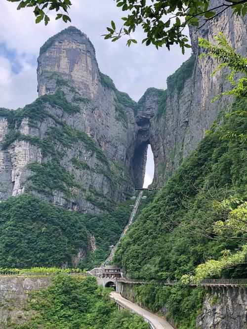 张家界天门山顶上冷吗?张家界天门山明天温度多少-图3 张家界天门山顶上冷吗?张家界天门山明天温度多少-图3