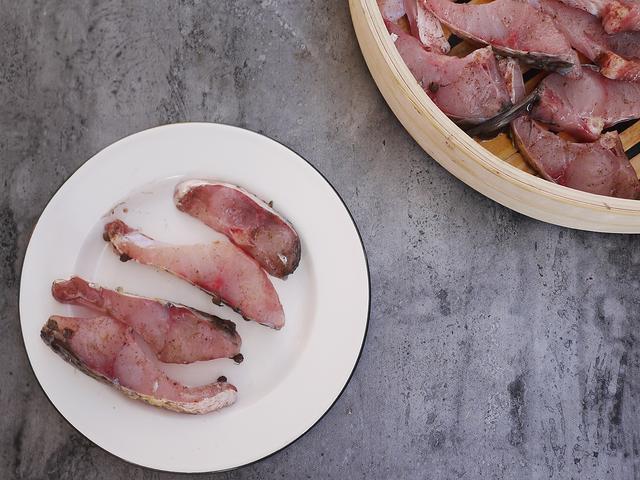 肉和鱼腌制几天拿出来晾晒比较好?腌咸肉外面天气多少度-图1 肉和鱼腌制几天拿出来晾晒比较好?腌咸肉外面天气多少度-图1